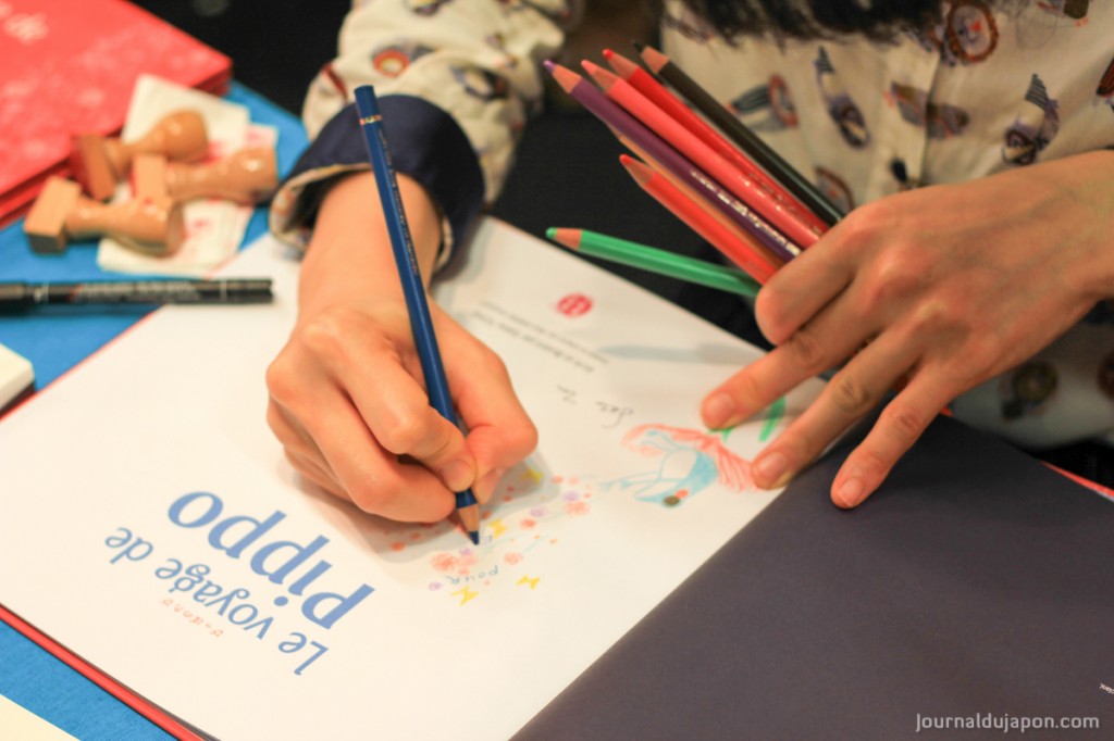 Dédicace Satoe TONE - photo Paul OZOUF