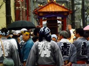 La procession avec le pénis de fer