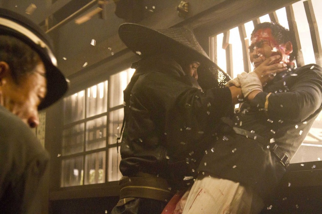 Le tueur au chapeau noir se fait passer pour Battosai.