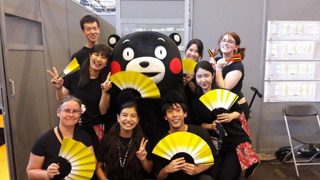 Yosakoi Paris Hinodemai prennent la photo avec Kumamon ! (via Facebook)