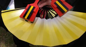 Accessoires de danse : le naruko et l'éventail