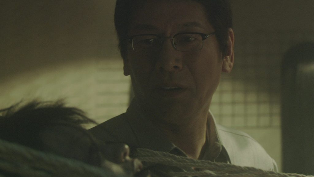 Ren OSUGI a trouvé son âme sœur : un cadavre aux cheveux incontrôlables.