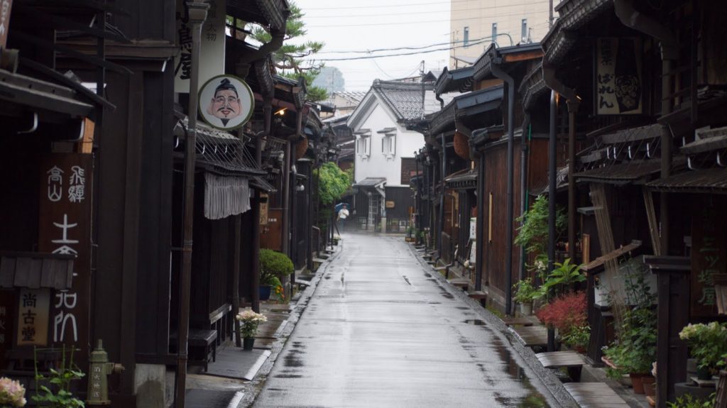 Rue Goudronnée de Takayama. Crédits: sherrijosbecauseicanworldto