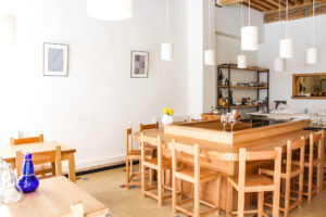 Comptoir en U à la japonaise: Pour y manger seul ou accompagné