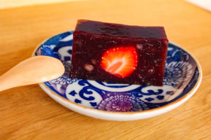 Yokan - Gelée de haricot rouge et cœur de fraise fraîche