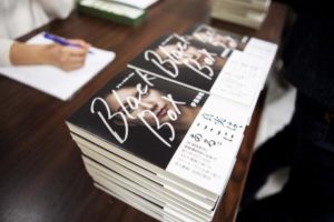 Le livre de Shiori Ito. Photo: Noffar Gat/www.noffargat.com. All rights reserved.