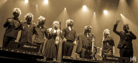 Toute la troupe de The Neko Light Orchestra - Photo Paul Ozouf Toute la troupe de The Neko Light Orchestra - Photo Paul Ozouf