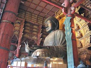 Le Grand Bouddha - Daibutsu dans le temple Tôdaiji