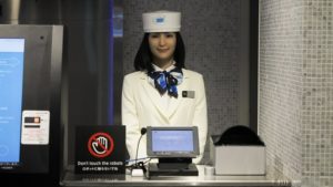 robot reception japon
