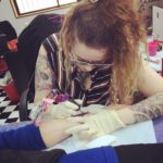 Hachi, tatoueuse française du studio Artemis Tattoo