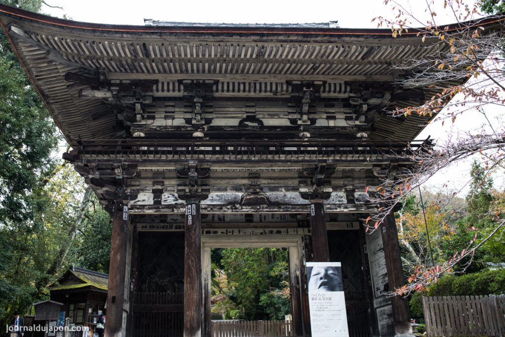 Le portique d'entrée du Miidera