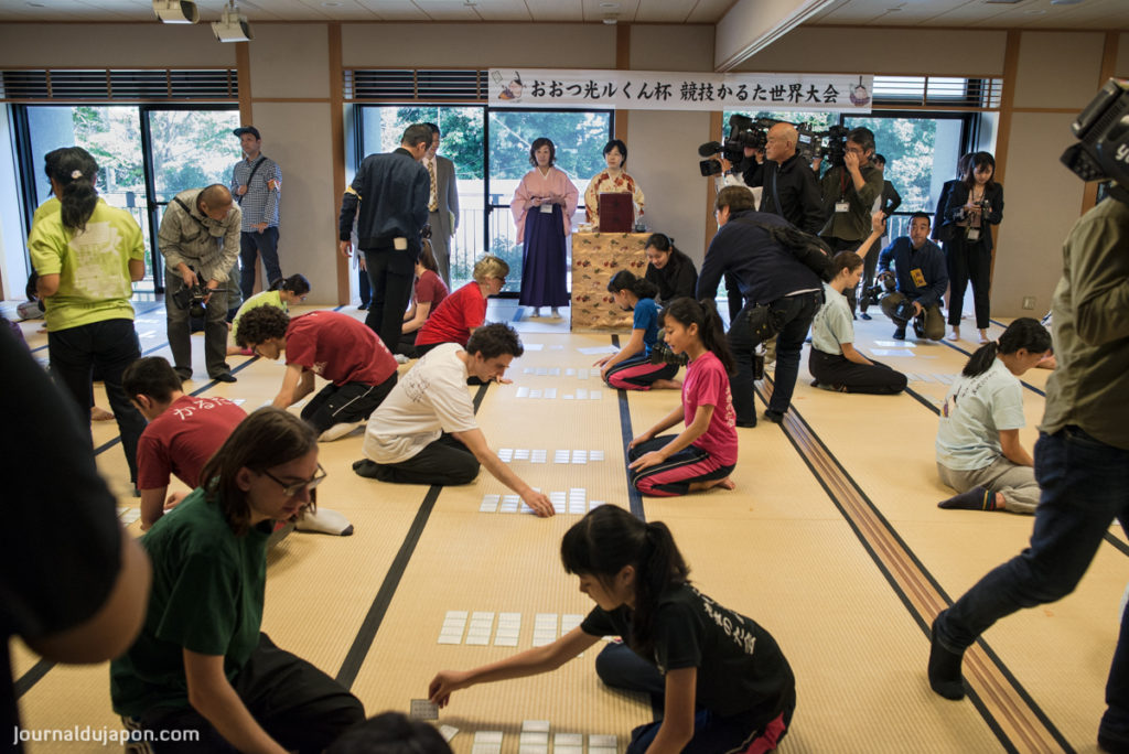 Une compétition internationale de Karuta dans l'enceinte du Sanctuaire Ômi.