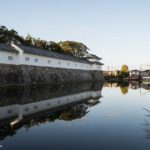 Les douves autour du château