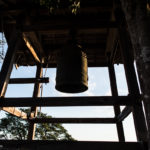 Une cloche dans l'enceinte du château