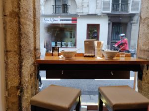 Un comptoir de chez Udon Jubey