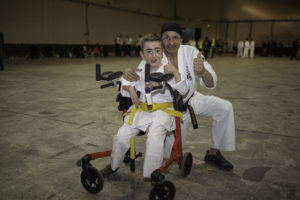 Claudio Alessi avec un jeune membre de No Différence