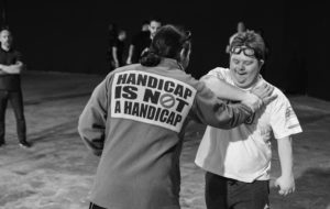 Claudio Alessi en coaching d'un membre de No Difference