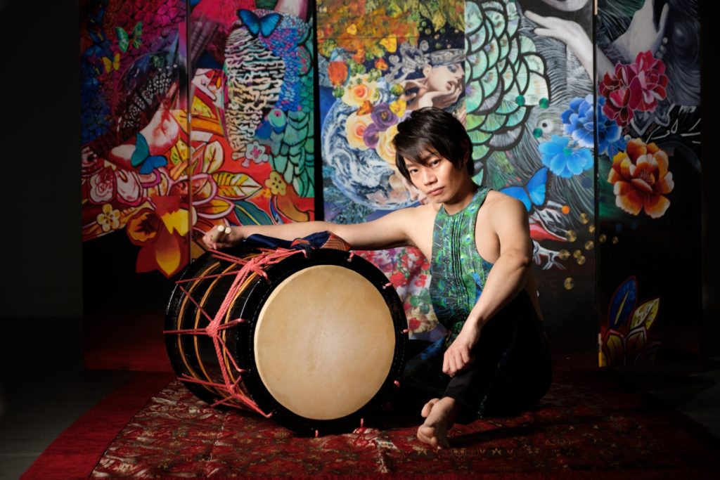 Yuki SAKURAI au taiko dans la troupe KOOYA