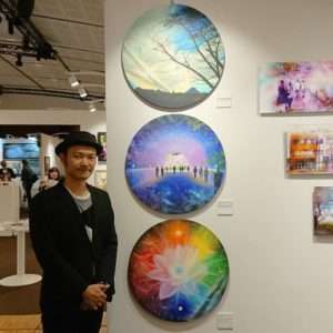 Yoshiga Kenta et ses peintures exposées au Salon Art Shopping
