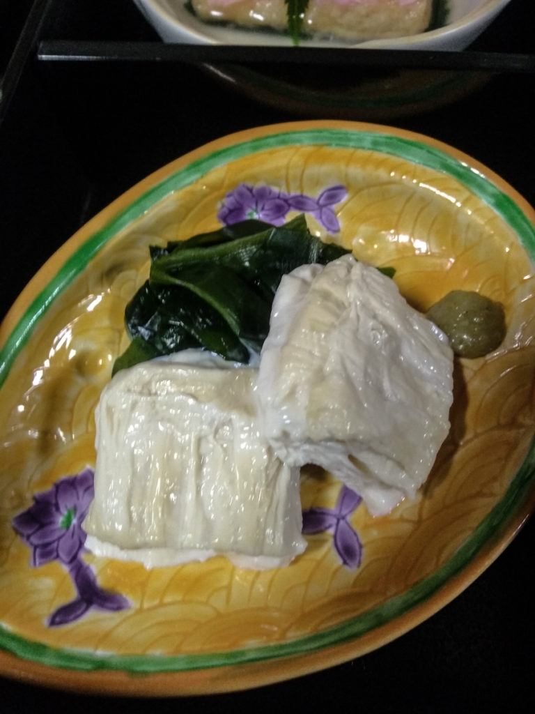 L'excellente cuisine de Kakurinbo utilise le yuba de mille façons.