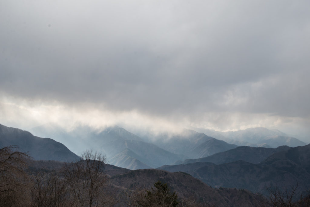 La vue en haut du haut Minobu, hélas, le Fuji joue à cache-cache ! Crédits photo : Pascal Voglimacci ©journaldujapon.com – Tous droits réservés.