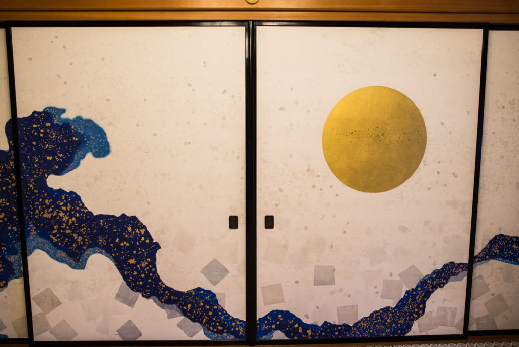 Des pièces magnifiquement décorées dans le Kuonji. Crédits photo : Pascal Voglimacci ©journaldujapon.com – Tous droits réservés.