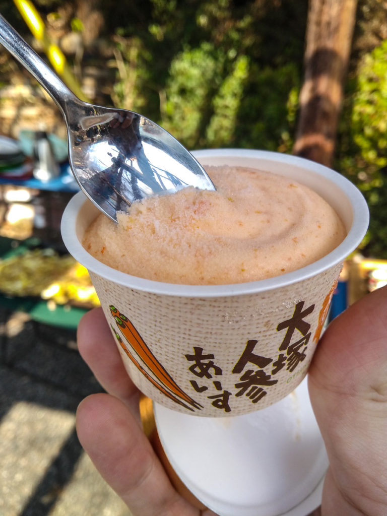 La carotte longue d'Otsuka, utilisée de mille façons. Crédits photo : Pascal Voglimacci ©journaldujapon.com – Tous droits réservés.