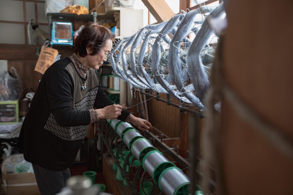 Tisserande traditionnelle de la ville de Fujiyoshida ©80JoursJapon