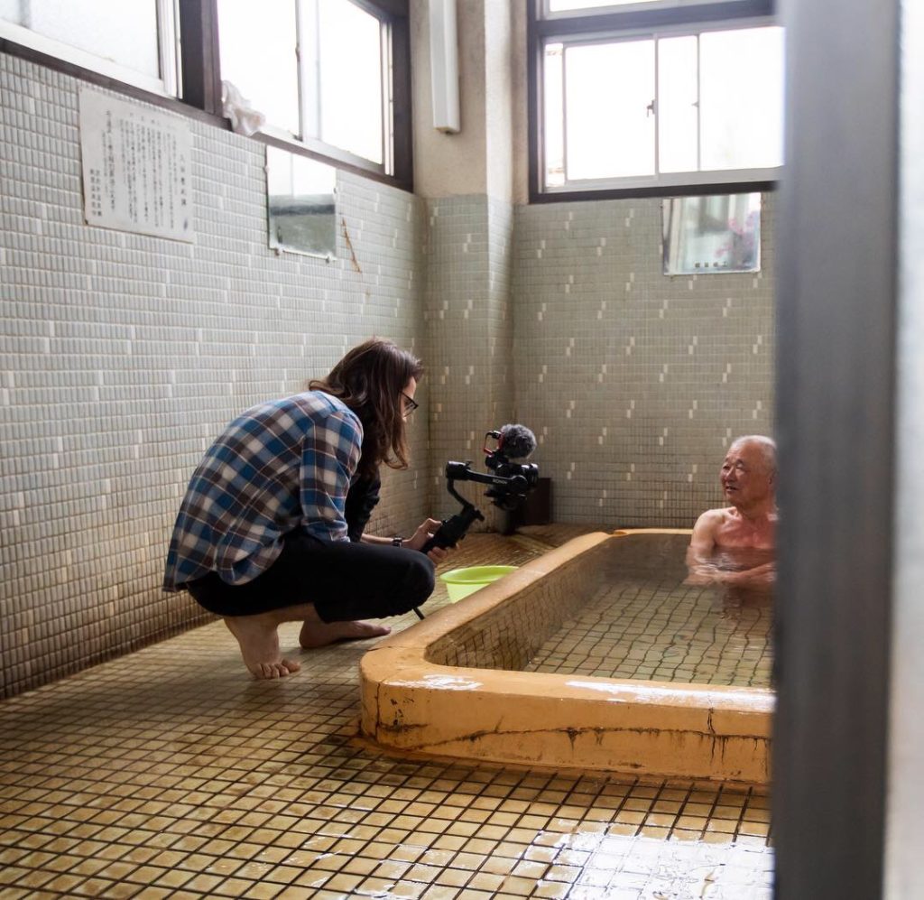 Tournage à Beppu dans un sentô ©80JoursJapon
