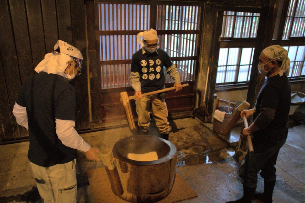 Mochi tsuki, battage du mochi