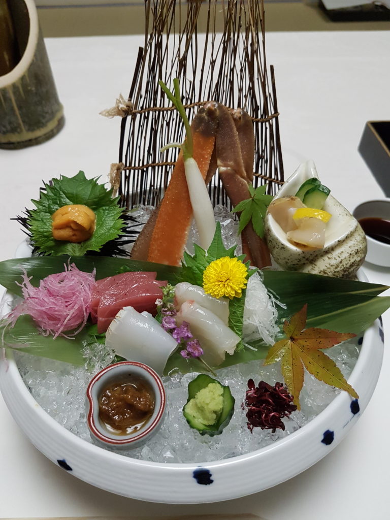 Plat de coquillages et sashimis