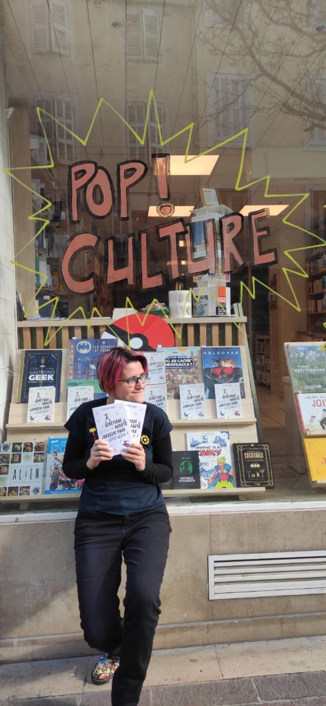 Alex Fouilleroux devant la librairie Les furtifs, à Aubagne