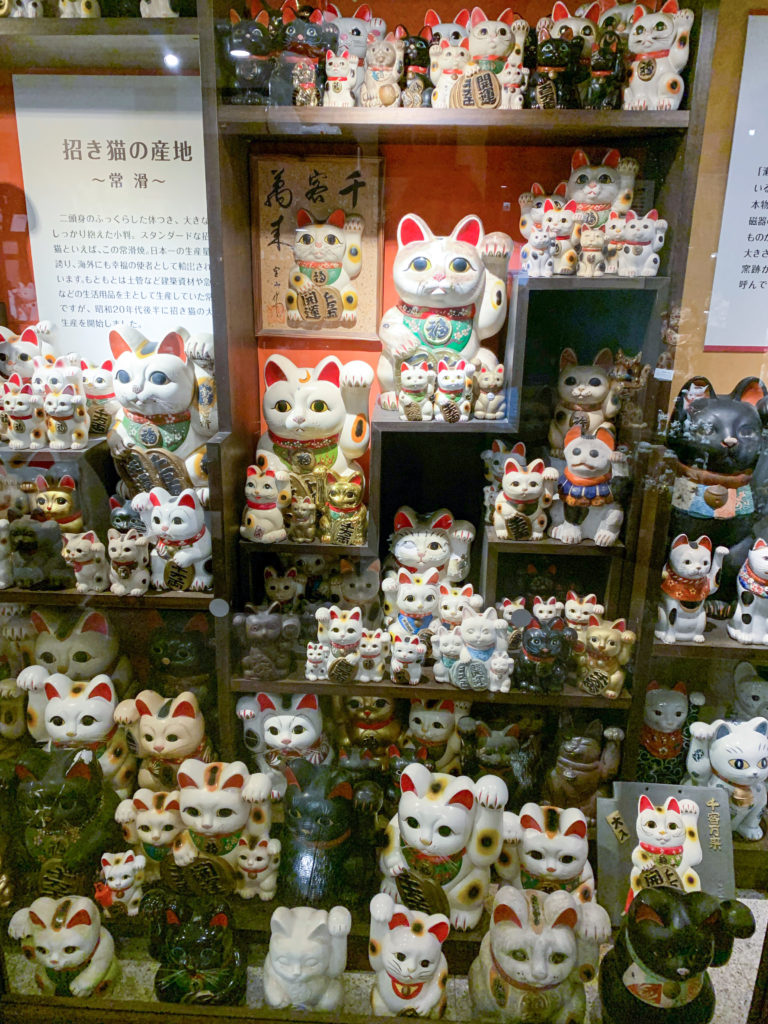 Musée du Maneki neko, Seto, vitrine 4