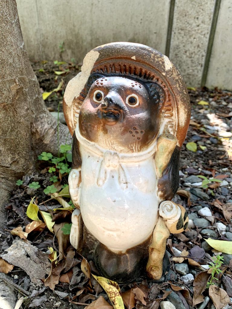 Petite statuette de tanuki