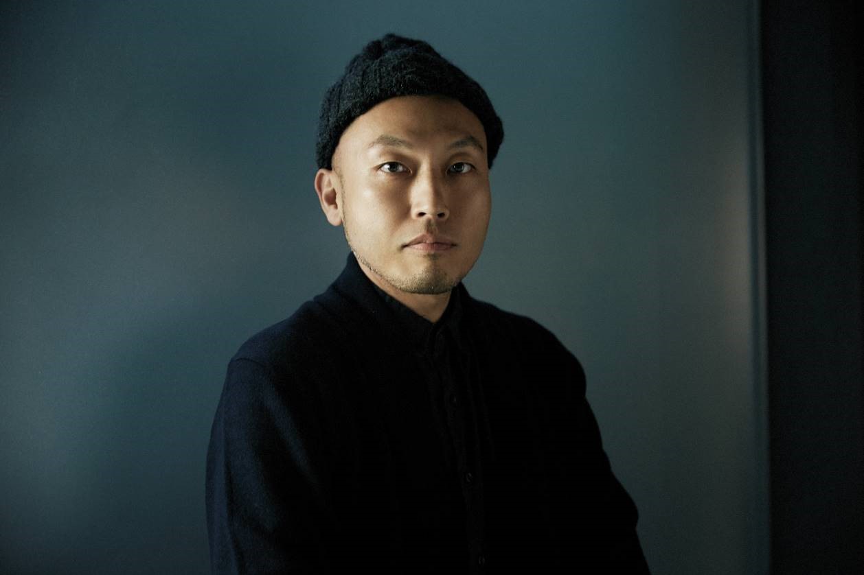 Tomohiro MAEKAWA, portrait, à la marge