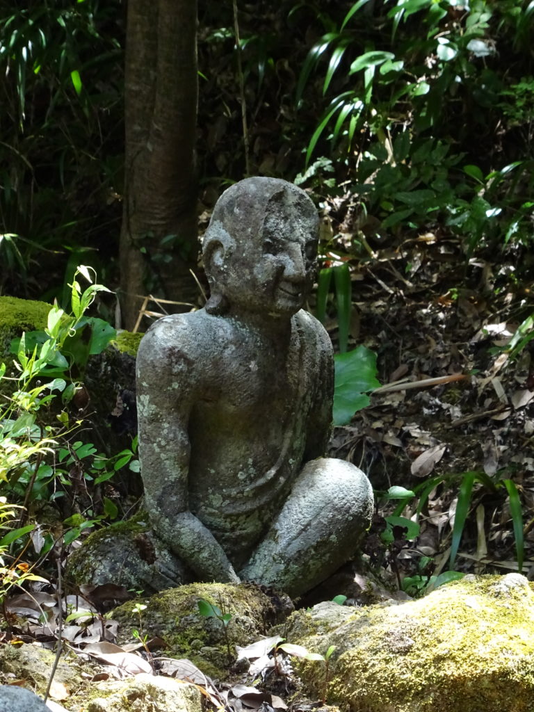 Statues de pierre du Reigandô.
