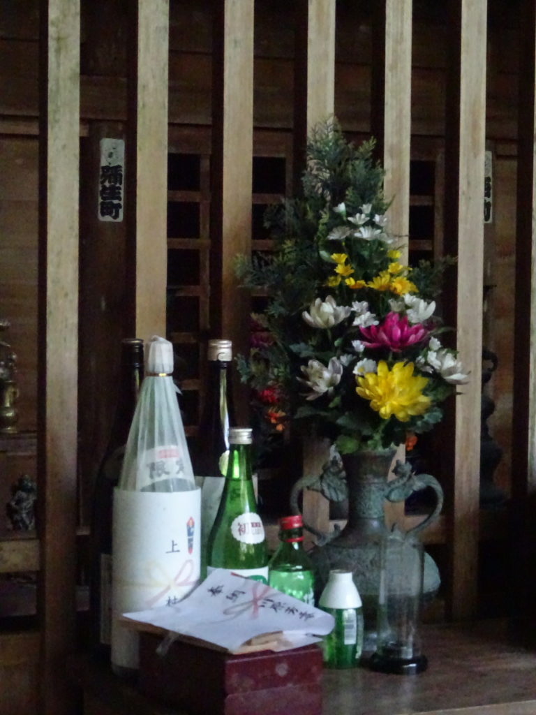 Offrandes de la grotte.