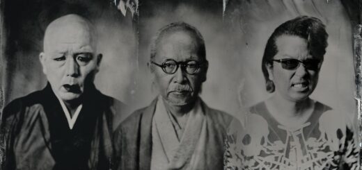 Photographie en noir et blanc des trois membres du groupe