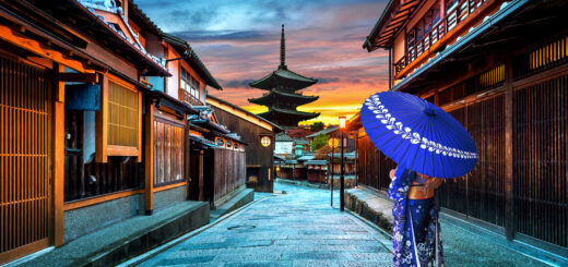 Femme asiatique kimono pagode Yasaka Kyoto, Japon