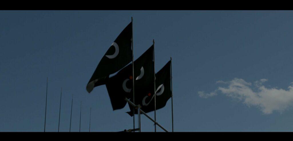 Drapeau du groupe d'Aoi à la fin de Kamen Rider Black Sun