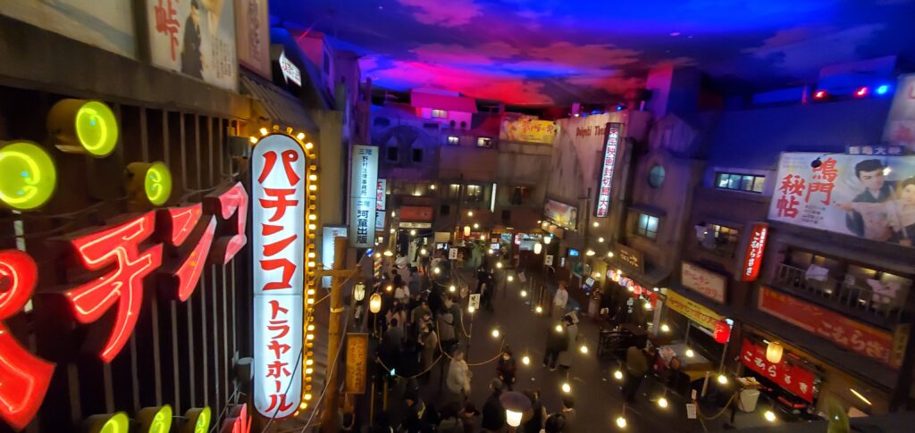 Reconstitution d'une ancienne rue des années 50 au musée du ramen. @YoannMolina