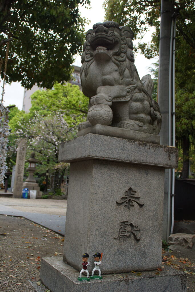 Yasaka Namba jinja statue