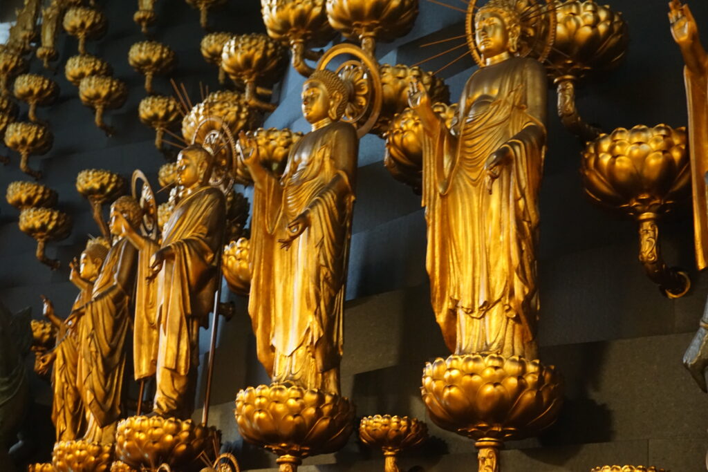 Isshin ji Sanzenbutsudô statues
