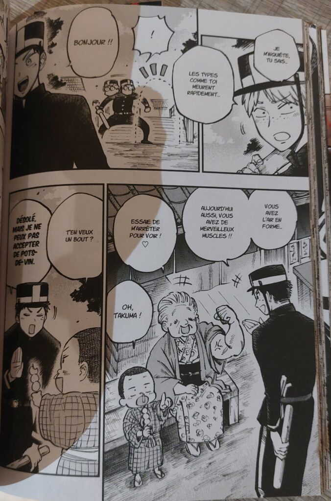 Takuma patrouille dans la ville dans son uniforme de la police de Tôkyô après une remontrance de son chef. Dans Forlorn Hope, chez Kommiku.