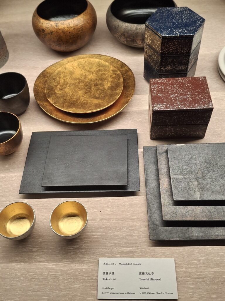 Tokeshi Ai & Tokeshi Hiroyuki (Okinawa) - laque urushi et bois