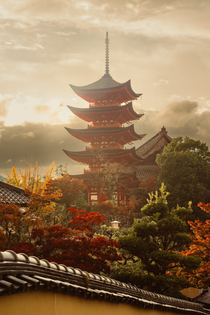 Pagode à cinq étages de Miyajima en automne