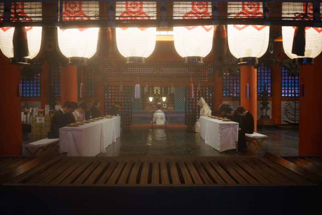 Cérémonie de mariage shinto au sanctuaire Itsukushima-jinja