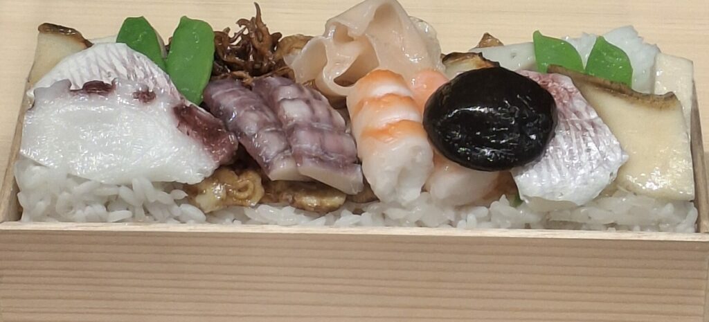 Gomoku-zushi et chirashi-zushi