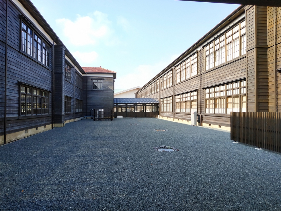 L'extérieur de l'Ecole Meirinkan