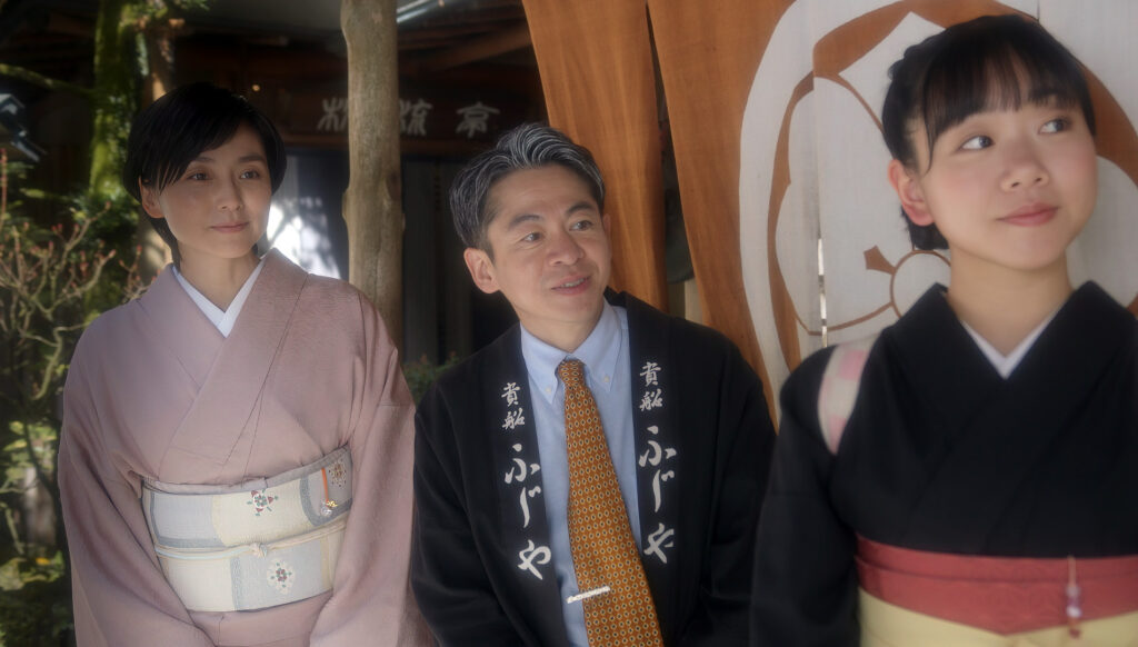 En boucle ©2023 EUROPE-KIKAKU Tollywood